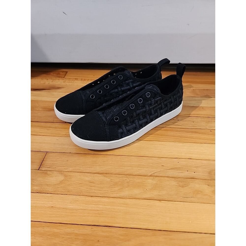 Black koolaburra by ugg sneakers Size 7.5 Casual Comfort No Laces NEW